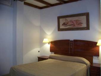 Hostal Restaurante El Lirio