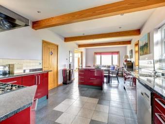 Holiday Home Tully Hip