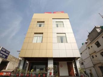 Oyo 7100 Hotel Crossroads