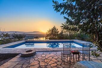 Villa Saffronstays L'attitude By The Lake