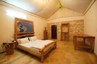 Hotel Sinny's Leopard Camp & Resort