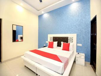 Oyo 13102 Hotel Adarsh