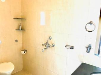 Villa 6 Bhk With Pool & Jacuzzi.