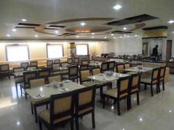 Hotel Poppys Anukula Residency