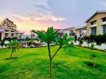 Hotel Royal Karhandla Resort