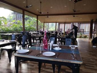 Hotel Vinnca Woodvillas Beachfront Resort