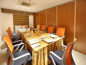 Hotel Embassery Residency