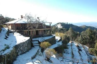 Lodge Binsar Forest Retreat