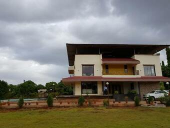 Hotel Luxurious 5bhk Villa On Hilltop