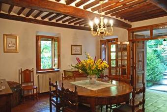 Loppeglia Villa Sleeps 10 Wifi