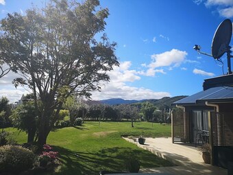 Bed & Breakfast Paeroa Pukeko Lodge