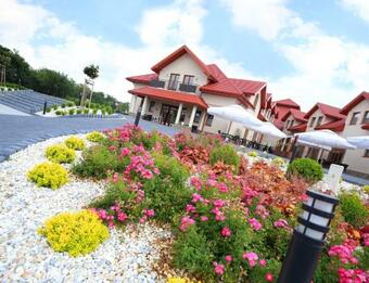 Hotel Malinowy Dw�r Wielu?