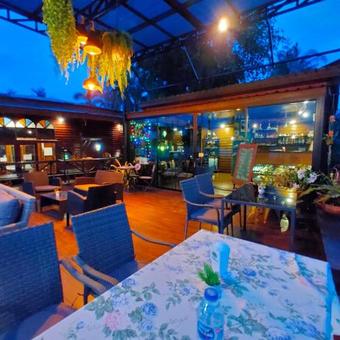 Hotel Kaengkrachan Boathouse Paradise Resort