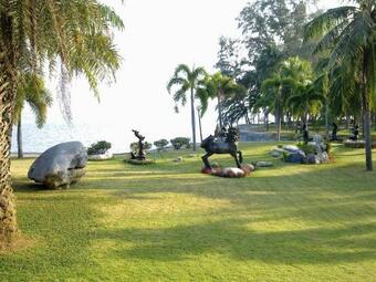 Hotel Rockgarden Beach Resort