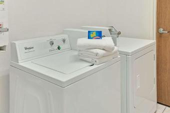 Hotel Super 8 By Wyndham Hampshire Il