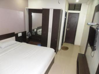 Hotel Shri Sai Nivara Lodge