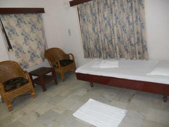 Hotel Sadhabishegam