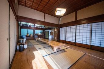 Hostal Kusuburu House