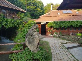 Hostal Guest House Lisinski Raj