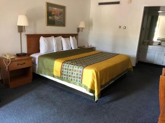 Hotel Rodeway Inn And Suites