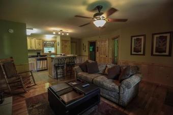 Hideout - Hocking Hills Cabin