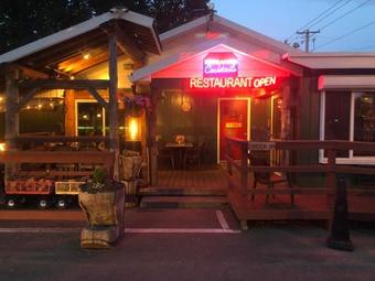 Hotel Lone Fir Resort