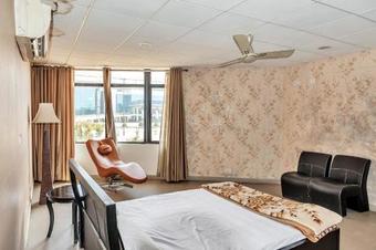 Oyo 11614 Hotel Vvip Stays