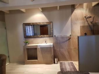 Inverdoorn Game Reserve Lodge