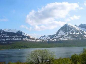 Two-bedroom Holiday Home In Straumsbukta 1