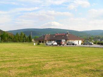 Bed & Breakfast Tajemniczy Ogr�d Szczytna - Restauracja I Noclegi