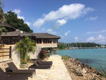 Le Grand Bleu Villas