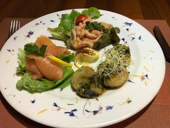 Hotel Room Bistro 33