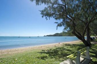 Maggies Beachfront Apt. 6
