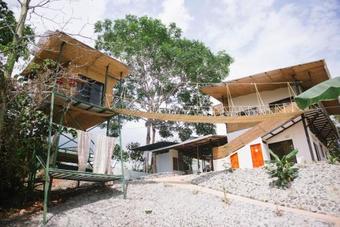 Tarzan Jungle Home Honeymoon Treehouse