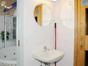 Six-bedroom Holiday Home In Ulfborg 3