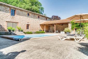 Agroturismo La Pacaudiere Chateau Sleeps 12 Pool Wifi