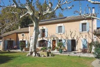 Noves Villa Sleeps 8 Air Con Wifi