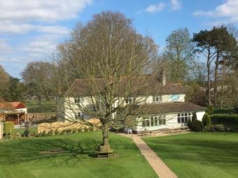 Hostal Burton Lodge Guest House