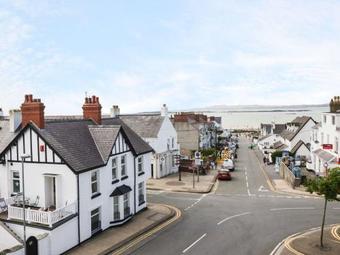 Maelog, 14 Tides Reach