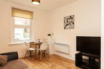 Apartamentos Redhill Garland- 1 Bed 1 Bath Self Contained Ground Floor Flat