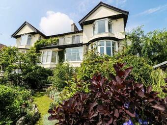 1 Corner Cottages, Grange-over-sands