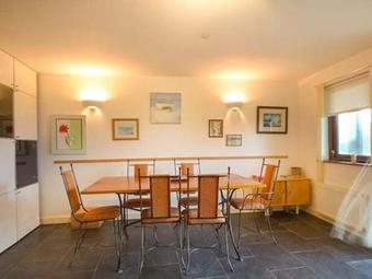 White Lodge Apartment