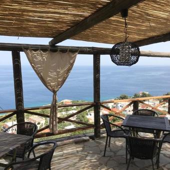 Hostal Castle Rizaraki