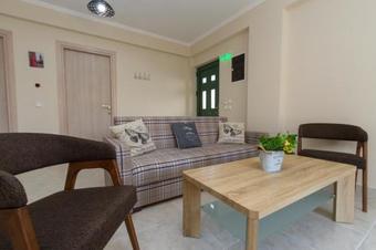 Nijay Apartments No 1, 2 Bedroom Apartment Sleeps 6 With Bed Settee In Lounge