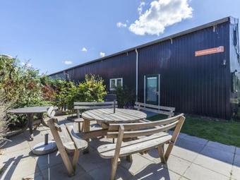 Charming Holiday Home Near Beach In Meliskerke