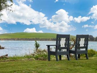 Surat Bay Lodge By The Sea/backpackers Hostel