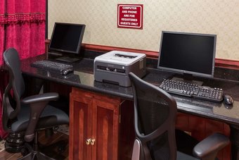 Ramada Hotel & Conference Center By Wyndham Medford