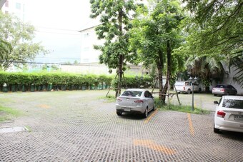 Romance Hotel Srinakarin