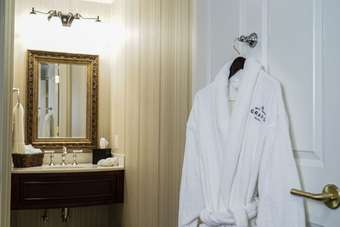 The Mount Vernon Grand Hotel