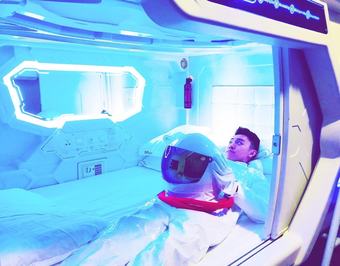 Met A Space Pod @ Boat Quay